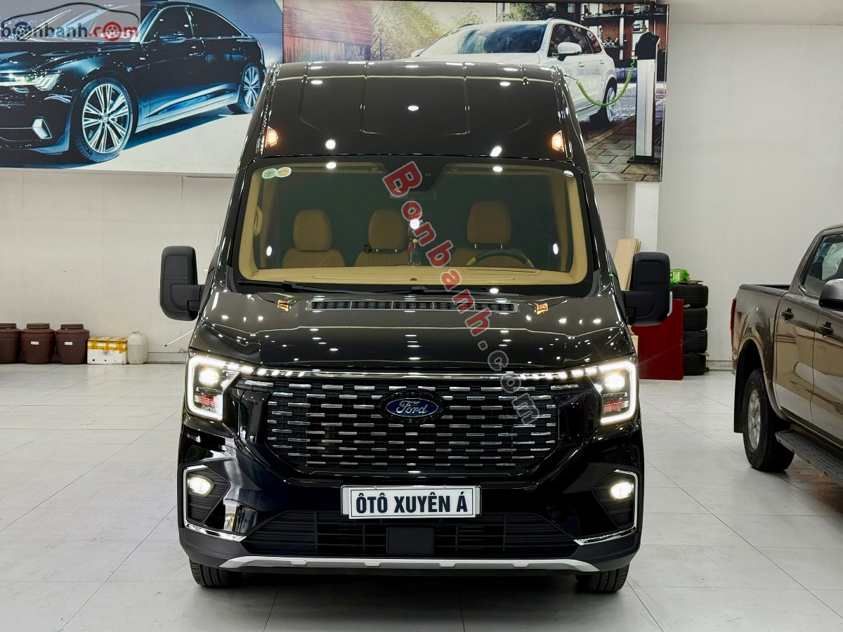 Xe Ford Transit Limousine 6S 2025